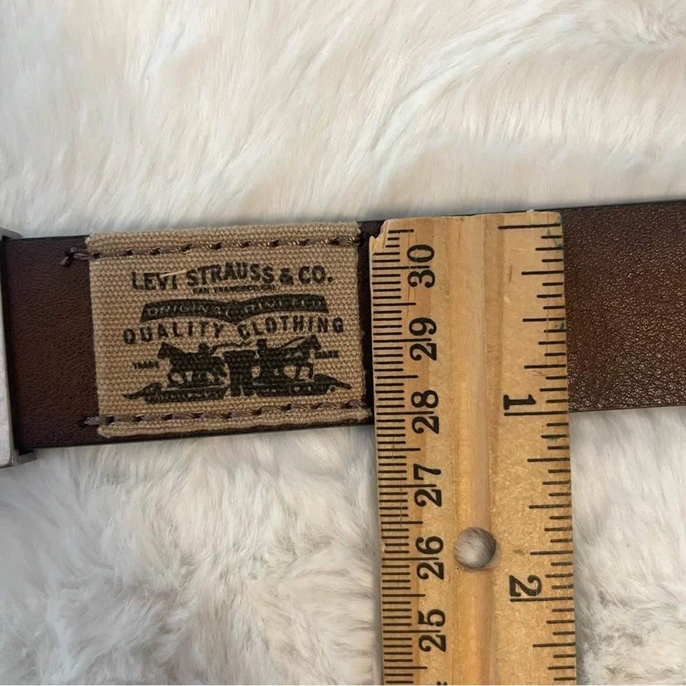 Levi’s Big Boys Reversible black and brown leather belt with silver buckle, M